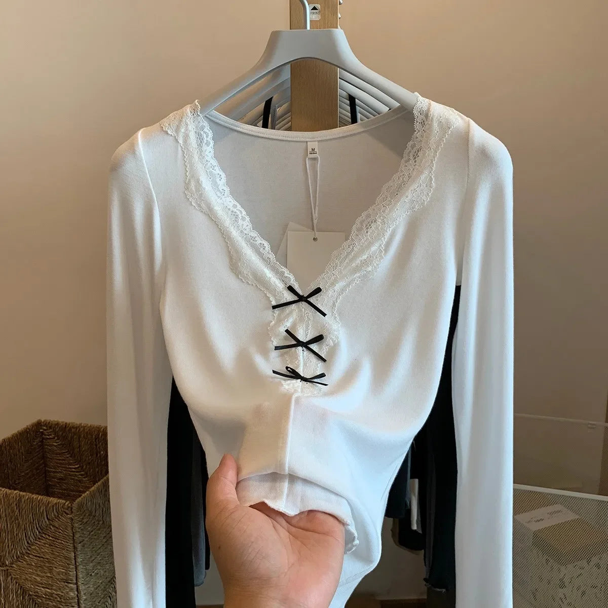 Spring Autumn Hot Sale Of The Season Women's Long Sleeve V-Neck T-Shirt Butterfly Knot Lace Edge Slim Fit Base Shirt Trendy Inne